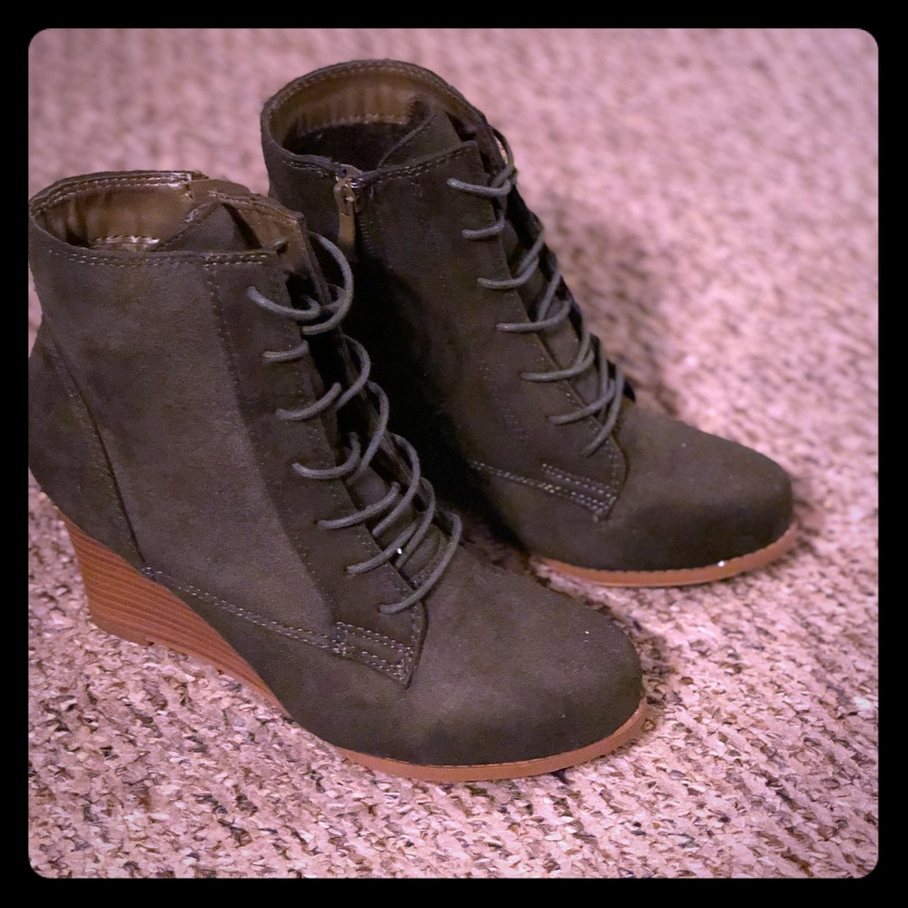 Wedge boots